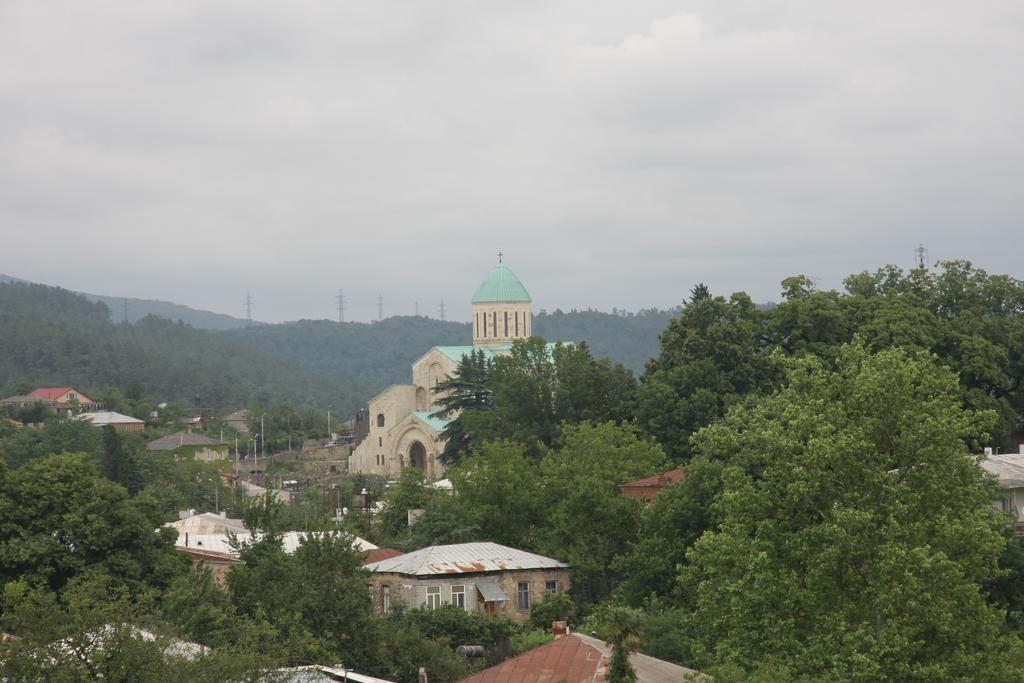 Guest House Nona Kutaisi Exterior photo