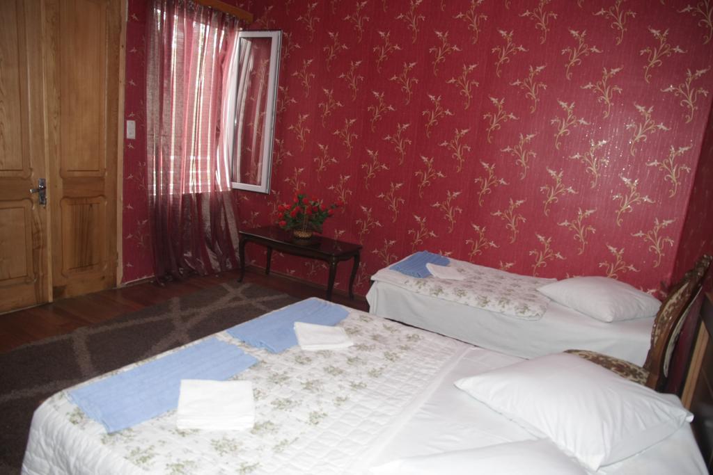 Guest House Nona Kutaisi Exterior photo