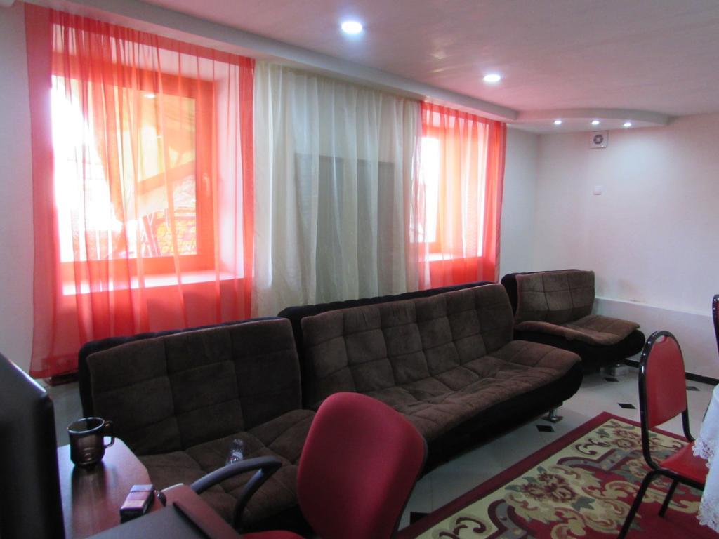 Guest House Nona Kutaisi Exterior photo