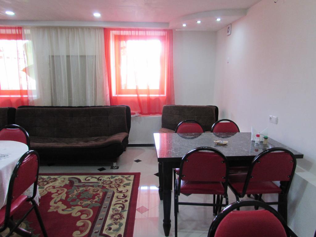 Guest House Nona Kutaisi Exterior photo