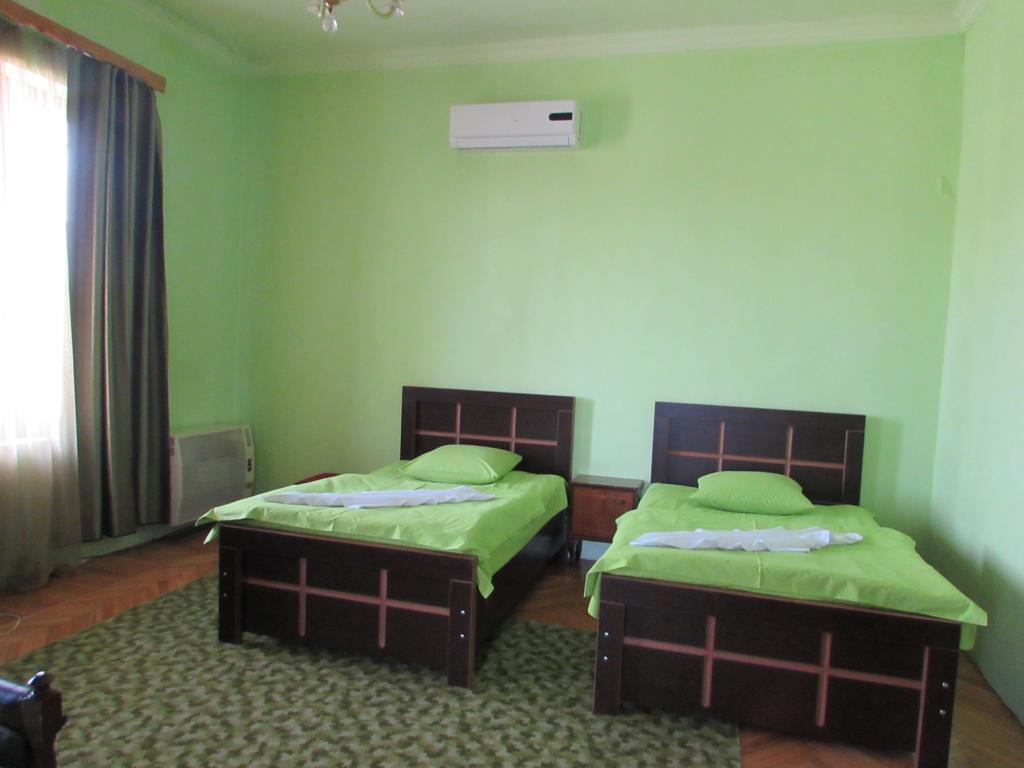 Guest House Nona Kutaisi Exterior photo