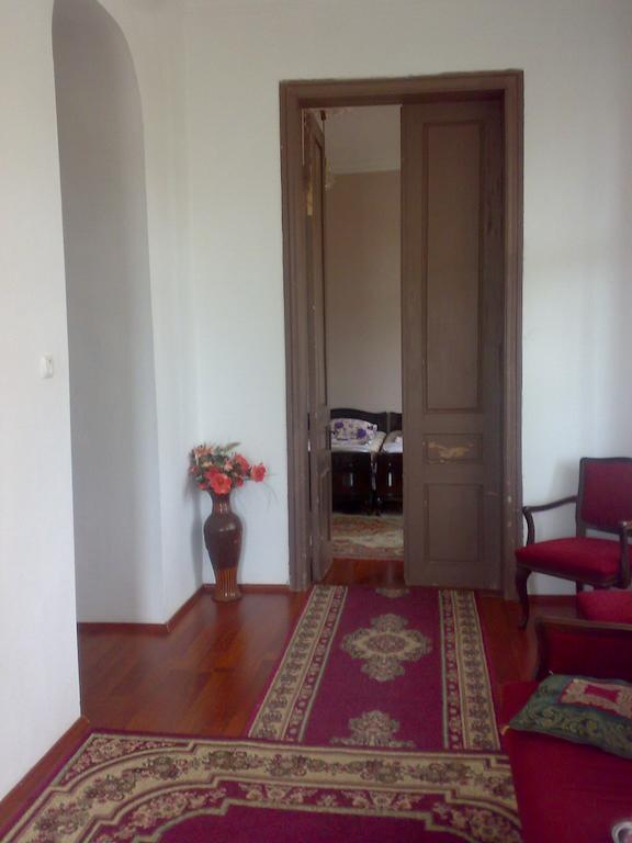 Guest House Nona Kutaisi Exterior photo